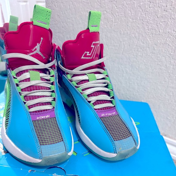 Shoes - Picture 8 of 9